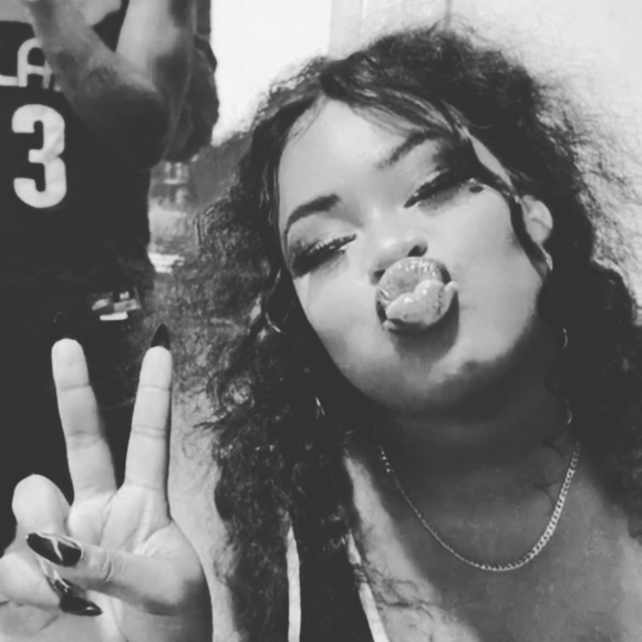 Meet your Posher, Rena - Picture 1 of 1